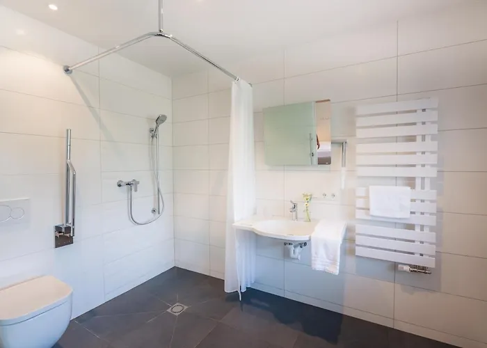 فندق Hotel, Cafe & Restaurant Muehlenglueck أوبناو